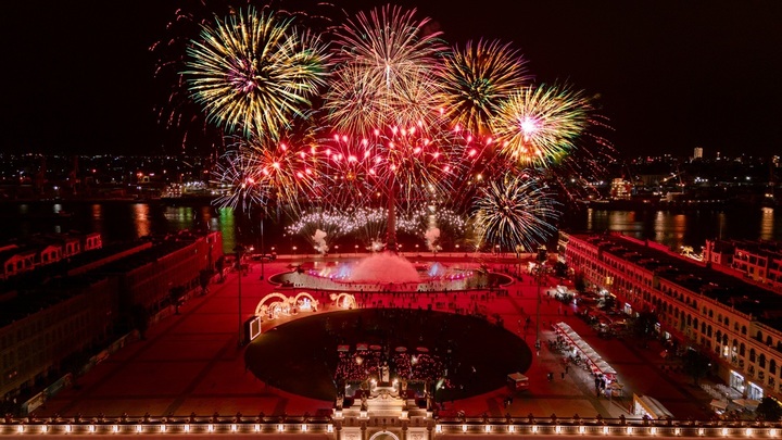 Pháo hoa rực rỡ thắp sáng bầu trời Xuân trên đảo Vũ Yên.