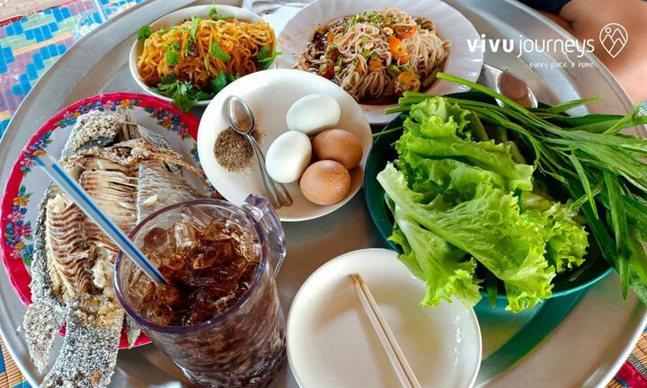 Trứng vịt lộn không chỉ là món ăn chơi, mà còn là món chính giàu dinh dưỡng thưởng thức hàng ngày. (Ảnh: Vivu Journey)