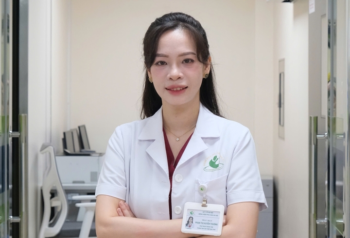 TS.BS Phan Thị Huyền Thương thuộc thế hệ bác sĩ nội trú đầu tiên của Bệnh viện Phụ sản Hà Nội sớm tiếp cận y học bào thai . (Ảnh: BSCC)