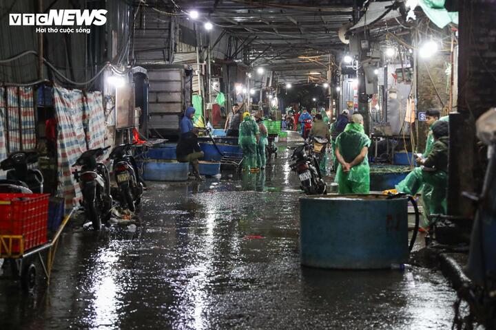 Tuy nhiên theo ghi nhận, năm nay, không khí mua bán khá vắng vẻ, khác hẳn mọi năm.