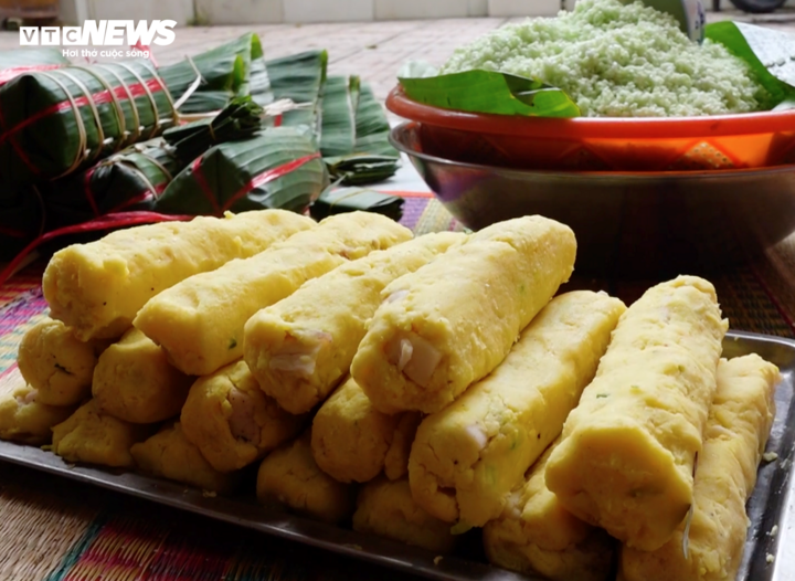 Nhân bánh tét gồm đậu xanh, thịt mỡ, ba rọi được chuẩn bị công phu, nêm nếm vừa vị theo bí quyết gia truyền của từng gia đình.