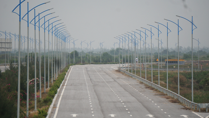 Công trình có tổng vốn đầu tư gần 6.400 tỷ đồng, mang ý nghĩa động lực cho khu vực phía Tây của tỉnh khi kết nối trực tiếp cao tốc Hạ Long - Hải Phòng với các địa phương trong khu vực.