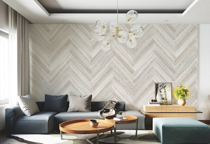 Giấy dán tường phòng khách giả vân gỗ. (Ảnh: Noithatmanhe)