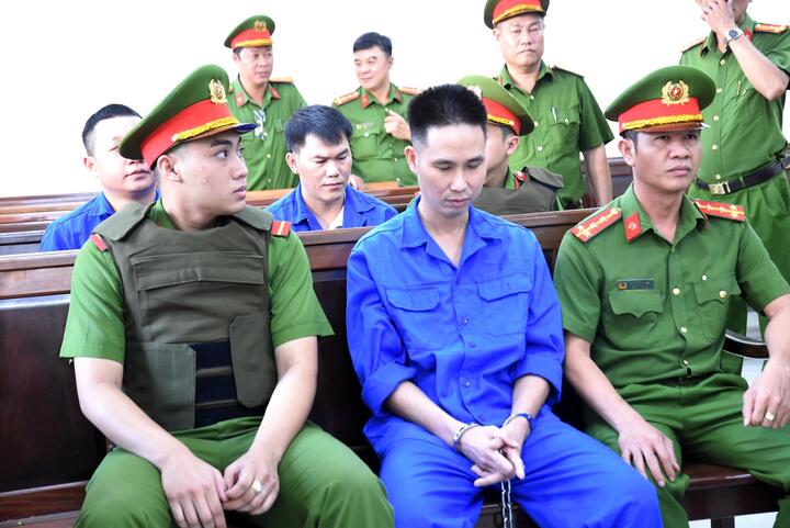 Bị cáo Lê Sỹ Tùng tại phiên toà xét xử chiều 9/2.