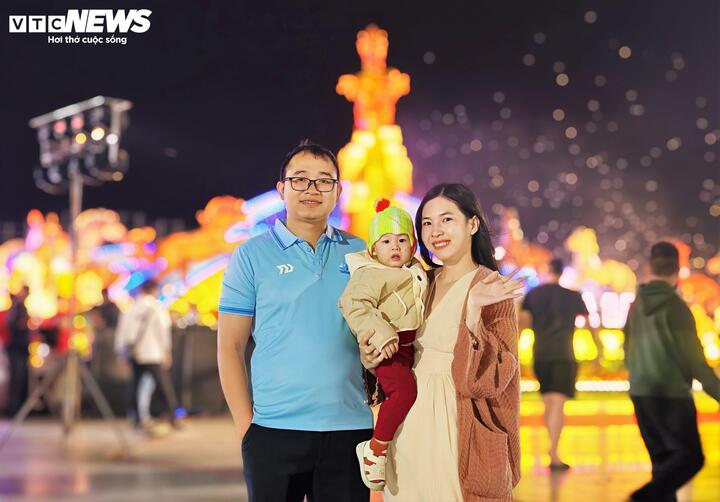 Anh Đức Nhật đến từ phường Kon Tum (tỉnh Quảng Ngãi) chia sẻ, cụm linh vật của Gia Lai những năm qua luôn nổi tiếng cả nước vì đẹp và ý nghĩa, nay anh mới có cơ hội được mục sở thị.