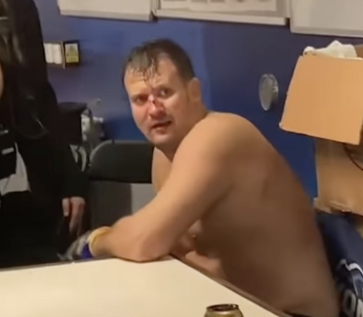 Pali Hari trong trạng thái thất thần sau màn ẩu đả.