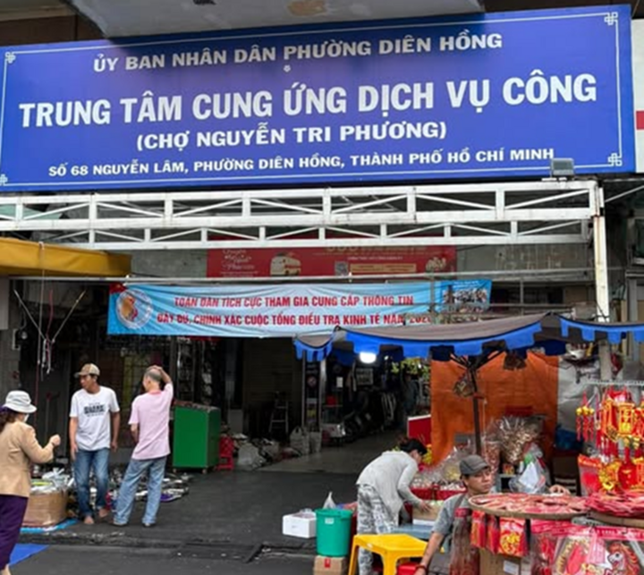 Bảng tên gây nhiều tranh luận tại khu vực chợ Nguyễn Tri Phương.