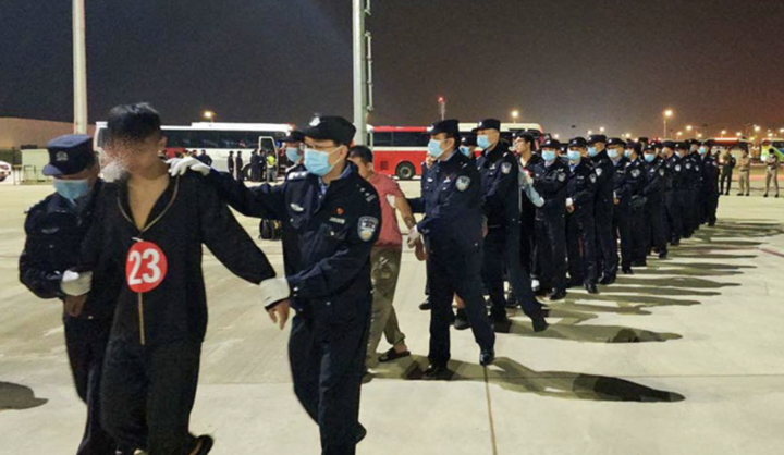 Campuchia trục xuất 312 công dân Trung Quốc liên quan đến các hoạt động lừa đảo trực tuyến. (Nguồn: Khmer Times)