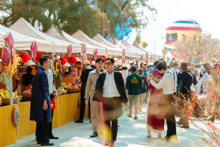 Khung cảnh hàng vạn du khách đổ về lễ hội Xuân Green Paradise Tet Fest tại Cần Giờ phác họa chân dung của siêu điểm đến 40 triệu du khách trong tương lai.
