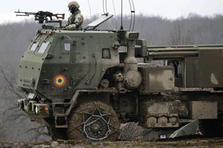 Binh sĩ tham gia cuộc tập trận pháo binh tại Cincu, Romania. (Ảnh: Getty)