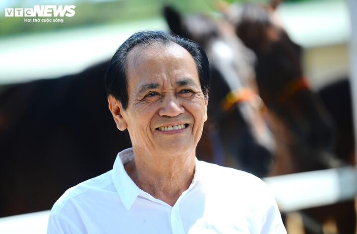 Song hành với phát triển phong trào thể thao là chiến lược đào tạo nguồn nhân lực chất lượng cao trong lĩnh vực chăn nuôi – thú y. Thời gian qua, Công ty Cổ phần Đua ngựa Thiên Mã – Madagui đã ký kết hợp tác đào tạo với Khoa Thú y, Trường Đại học Công nghệ TP Hồ Chí Minh (HUTECH); đồng thời, mở rộng hợp tác với Trường Đại học Saskatchewan (Canada) và Trường Đại học Nông Lâm TP Hồ Chí Minh. Mô hình liên kết “nhà trường – doanh nghiệp” không chỉ giúp sinh viên tiếp cận môi trường thực hành hiện đại mà còn góp phần hình thành đội ngũ nhân lực chuyên môn cao, phục vụ trực tiếp cho các dự án tại Lâm Đồng.