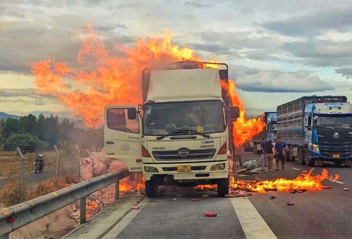 Hiện trường vụ cháy. (Ảnh: B.H)