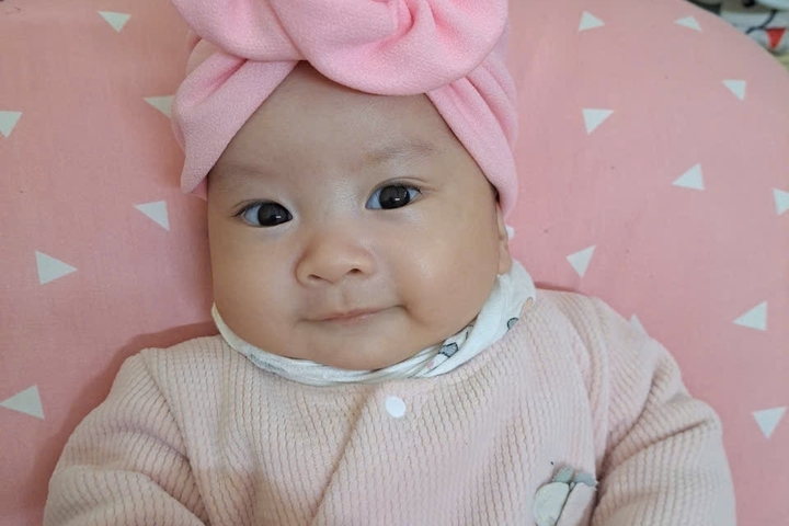 Bé Trần Ngọc Diệu Anh, thiên thần nhỏ xinh xắn đáng yêu đã chào đời sau 8 năm bố mẹ mong ngóng.