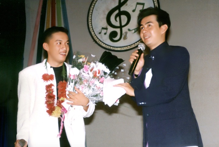  Nam ca sĩ từng mua 4 cây vàng/ngày, giờ sống độc thân trong dinh cơ tiền tỷ - 2