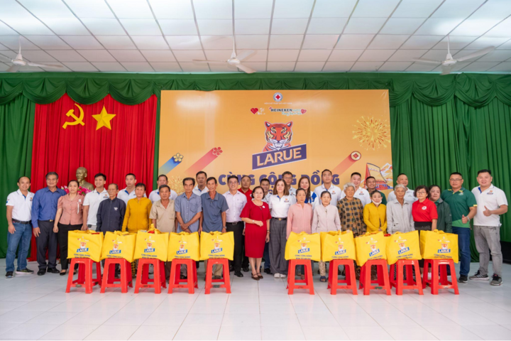 "Larue cùng cộng đồng đón Tết an vui 2026" lan tỏa sâu rộng tinh thần nhân ái, nghĩa tình, góp phần mang đến mùa Xuân ấm áp đến với cộng đồng có hoàn cảnh khó khăn.