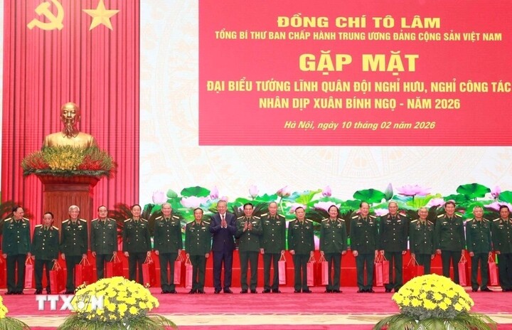 Tổng Bí thư Tô Lâm gặp mặt đại biểu tướng lĩnh quân đội nghỉ hưu, nghỉ công tác. (Ảnh: TTXVN)