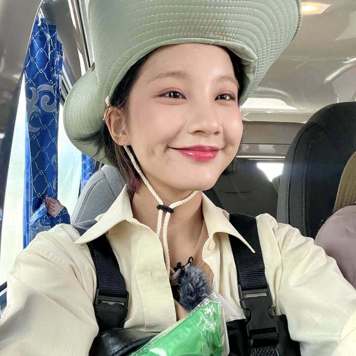 Trước khi bén duyên với diễn xuất, Ceri Thu Hà đã được biết đến với vai trò người mẫu ảnh, hot girl.