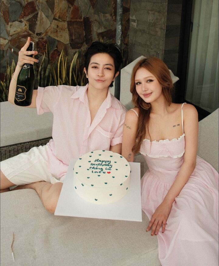 Xoài Non khoe ảnh tình tứ bên Gil Lê.