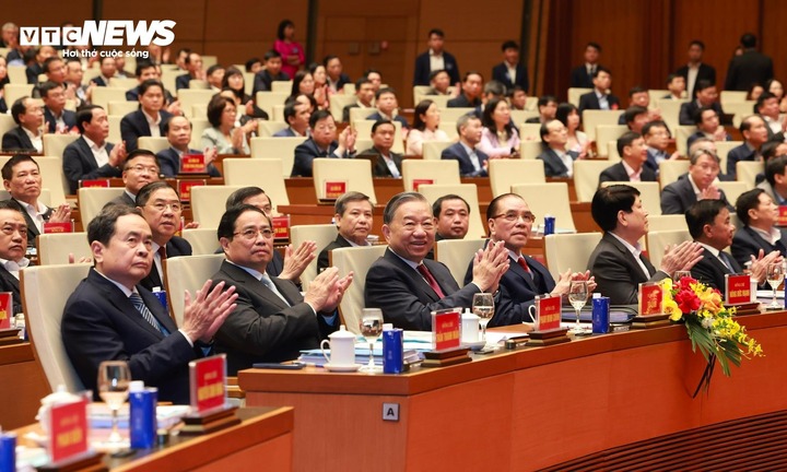 Tổng Bí thư Tô Lâm và các lãnh đạo, nguyên lãnh đạo Đảng, Nhà nước tại Hội nghị toàn quốc nghiên cứu, học tập, quán triệt và triển khai thực hiện Nghị quyết Đại hội XIV của Đảng.