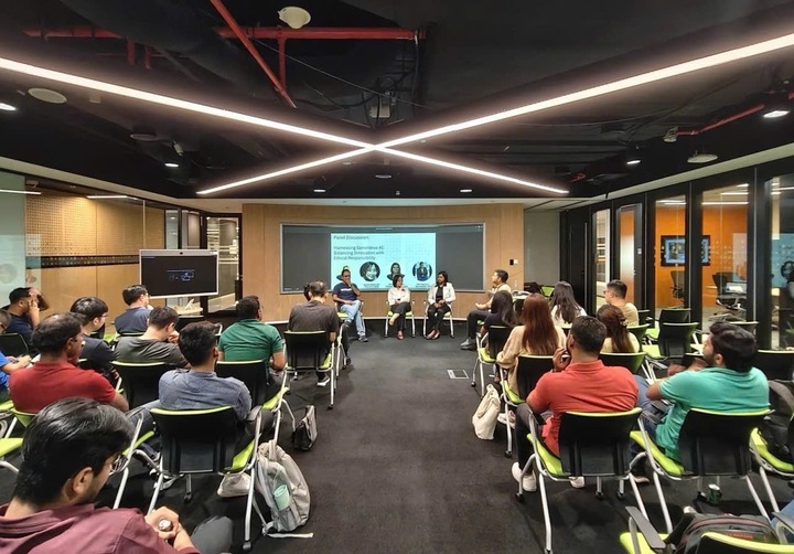 Khánh Linh (giữa), diễn giả chia sẻ về cân bằng giữa đột phá và an toàn trong AI tại một sự kiện do IBM phối hợp Google và NUS tổ chức, hồi tháng 11/2024.