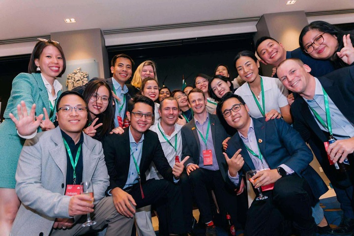 Lê Yên Thanh (thứ 2 hàng đầu, từ phải sang) là Đại biểu tham gia chương trình đào tạo Lãnh đạo Úc - Việt ở thành phố Melboune năm 2024.