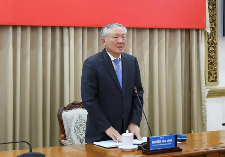 Phó Thủ tướng Thường trực Nguyễn Hòa Bình, Chủ tịch Hội đồng điều hành VIFC chủ trì cuộc họp đầu tiên giữa Hội đồng điều hành với các Cơ quan điều hành VIFC tại 2 thành phố.