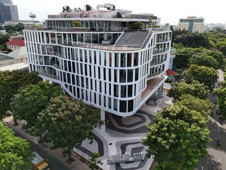 Ở giai đoạn đầu, cơ quan điều hành VIFC-HCMC đặt tại tòa nhà Trung tâm Khởi nghiệp sáng tạo TP.HCM số 123 Trương Định, phường Xuân Hòa.