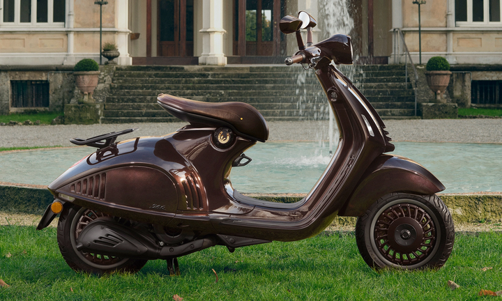 Khung xe liền khối bằng thép phối hợp cùng các chi tiết bằng nhôm giúp tối ưu hóa trọng lượng.