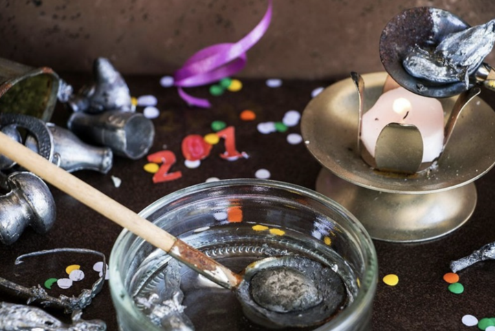 Phong tục đầu năm mới tại Phần Lan. (Ảnh: Fodors Travel Guide)