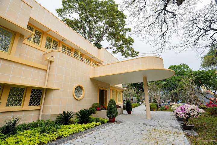 Các biệt thự cổ cũng được cải tạo, mở ra những không gian mới...