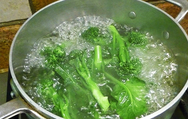 Nếu chế biến không đúng cách, rau rất dễ mất màu và hao hụt vitamin.