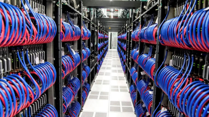 Một phần hệ thống siêu máy tính Frontier của Hewlett Packard Enterprise. (Nguồn: SlashGear)