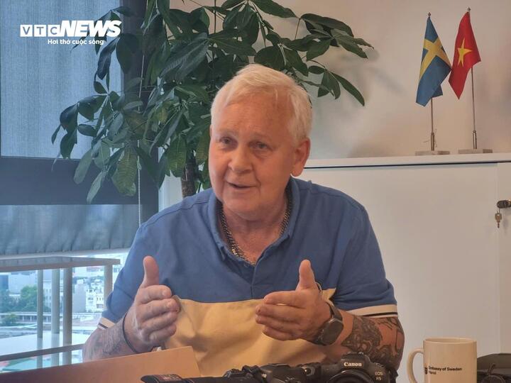 Ông Edwartz Lars chia sẻ về hành trình tác nghiệp.