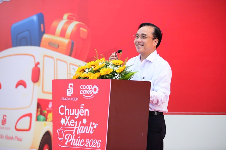 Ông Nguyễn Ngọc Thắng - Phó Tổng Giám đốc - phát biểu tại Lễ khởi hành Chuyến xe hạnh phúc 2026.