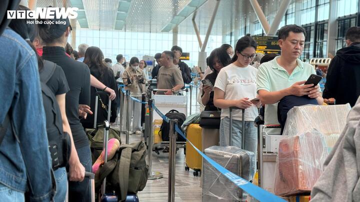 Nhiều hành khách cho biết, họ chỉ mất khoảng 30 phút để lấy vé, ký gửi hành lý, xếp hàng vào khu vực an ninh.