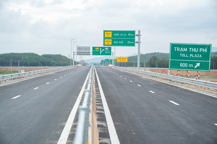Cao tốc Quảng Ngãi - Hoài Nhơn chính thức được đưa vào vận hành từ ngày 12/2. (Ảnh: N.X)