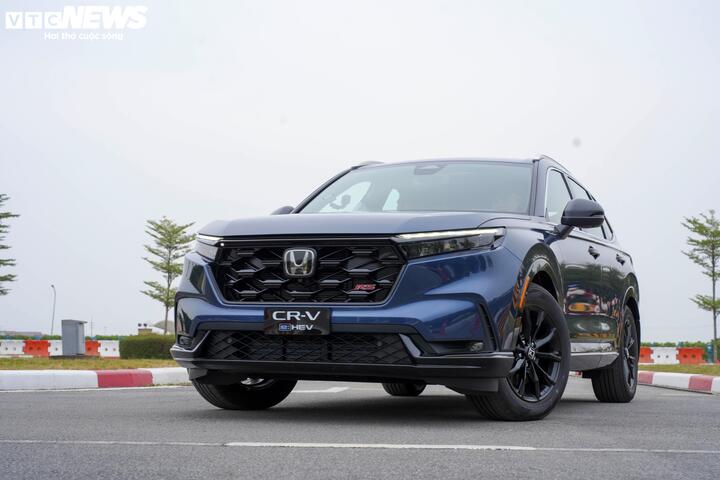 Honda CR-V e:HEV RS ra mắt phiên bản lắp ráp trong nước.