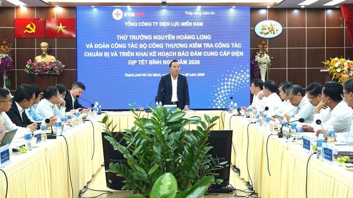 Thứ trưởng Bộ Công Thương Nguyễn Hoàng Long biểu dương và đánh giá cao phương án chuẩn bị kế hoạch đảm bảo điện Tết Bính Ngọ 2026 của EVNSPC.