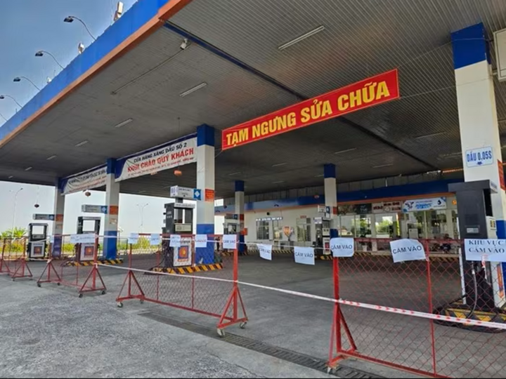 2 cây xăng trên cao tốc TP.HCM - Long Thành - Dầu Giây đóng cửa dừng bán hàng khiến tuyến này không có điểm tiếp nhiên liệu. (Ảnh: P.N)