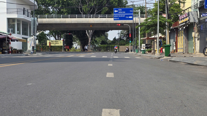 Một con đường dẫn vào nhà ga T3 chiều 26 Tết.