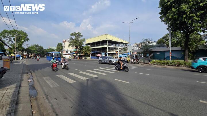 Khu vực bến xe Miền Đông cũ chiều 26 Tết (13/2).