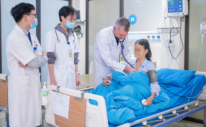 Bác sĩ Piter đặt nền móng của tim mạch chuyên sâu tại Bệnh viện đa khoa Hùng Vương (Ảnh: BVCC)