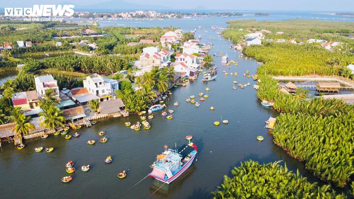 Toàn cảnh vùng sông nước Cẩm Thanh nhìn từ trên cao.