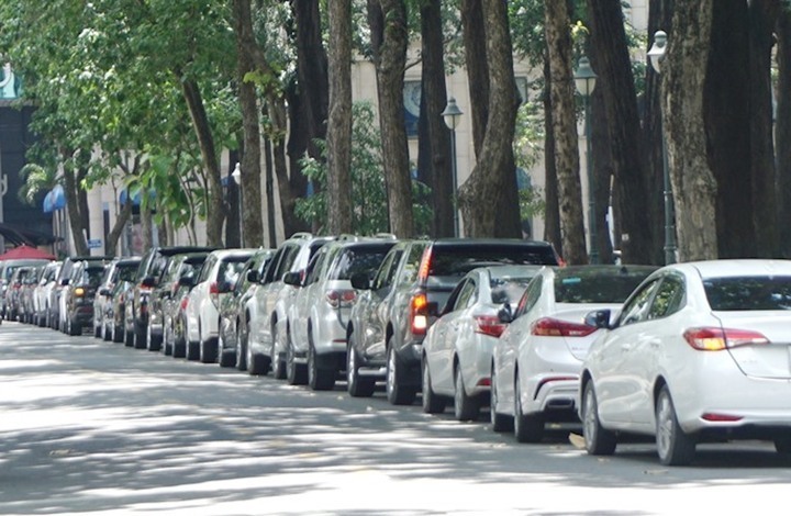 Đỗ xe ô tô sai quy định có thể bị phạt. (Ảnh minh họa)