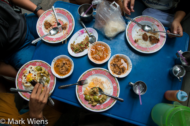 Cách món ăn của Thái Lan phù hợp dùng thìa để thưởng thức. (Ảnh: Mark Wiens)