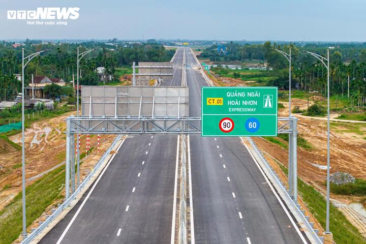 Thời điểm cận Tết, Ban Quản lý dự án 2 (Bộ Xây dựng) có văn bản hỏa tốc gửi UBND các tỉnh Quảng Ngãi và Gia Lai về việc tạm dừng thông xe vận hành khai thác trong dịp Tết Nguyên đán năm 2026 đoạn tuyến chính cao tốc từ Km1050+00 (Km127+720 của đường cao tốc Đà Nẵng – Quảng Ngãi) đến Km1138+00 (tiếp giáp với dự án thành phần đoạn Hoài Nhơn – Quy Nhơn). Đây là dự án thành phần đoạn Quảng Ngãi – Hoài Nhơn thuộc dự án xây dựng công trình đường bộ cao tốc Bắc – Nam phía Đông giai đoạn 2021-2025.