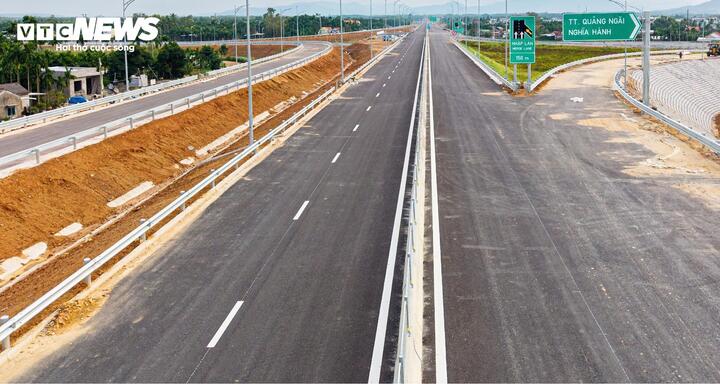 Được đánh giá là một trong những đoạn tuyến cao tốc có hạ tầng kỹ thuật phức tạp nhất, toàn tuyến cao tốc Quảng Ngãi - Hoài Nhơn có tới 77 cầu, 586 cống và 81 hầm chui dân sinh. Đặc biệt, dự án có 3 hầm xuyên núi với tổng chiều dài hơn 4.500m.