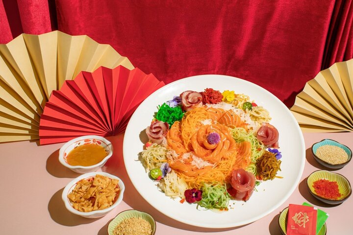Yusheng là món ăn đặc trưng dịp năm mới ở Singapore. (Ảnh: Creativeeateries)