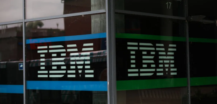 Logo IBM - một trong những tập đoàn công nghệ lâu đời và lớn nhất thế giới. (Nguồn: Getty Images)