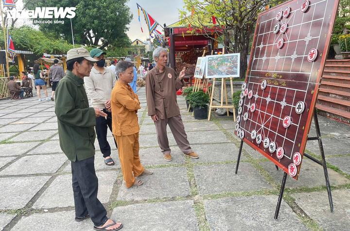 Chương trình tái hiện chân thực không gian Tết xưa để du khách, người dân cùng chiêm ngưỡng và trải nghiệm phong tục, tập quán, sinh hoạt ngày Tết đặc trưng của Hội An.